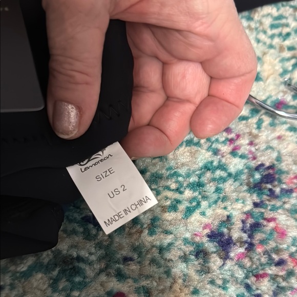 Black and Blue Rashguard Swimwear - Picture 8 of 8